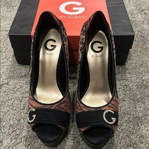G by GUESS Platform Heels Sz 7